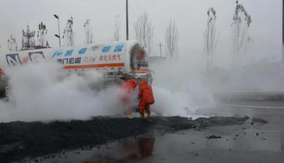 油罐車(chē)氣體泄漏現(xiàn)場(chǎng)1.png
