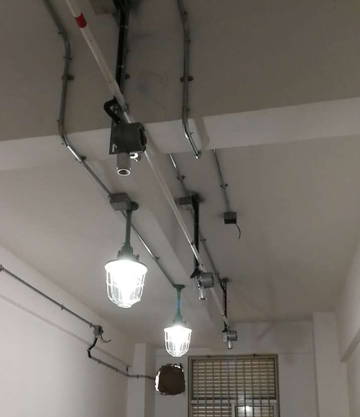 固定式氣體探測器/報警器吊頂式安裝現(xiàn)場圖 固定式氣體探測器/報警器吊頂式安裝現(xiàn)場圖